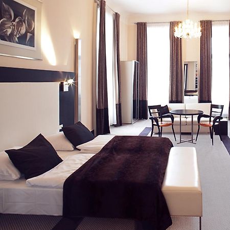 Old Town Square Residence By Emblem Praha Bagian luar foto