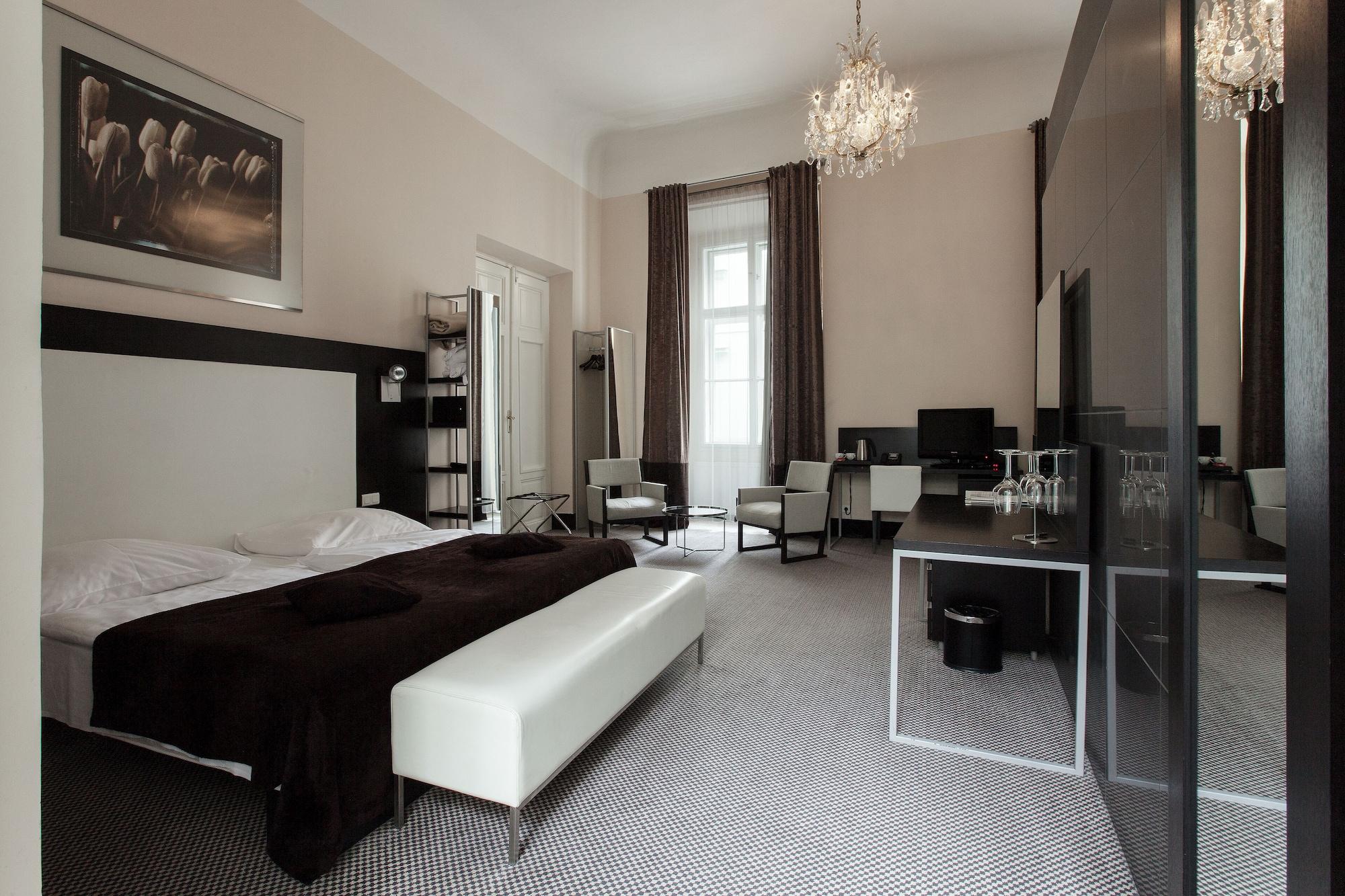 Old Town Square Residence By Emblem Praha Bagian luar foto