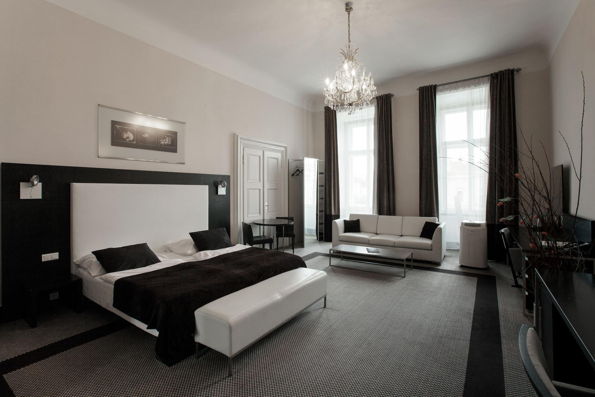 Old Town Square Residence By Emblem Praha Bagian luar foto