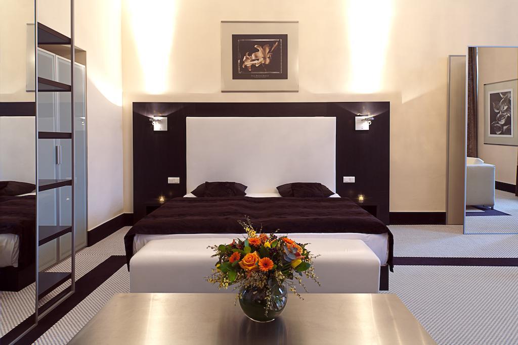 Old Town Square Residence By Emblem Praha Bagian luar foto